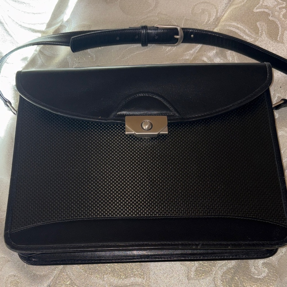 Elegant Black Leather and Mesh Shoulder Bag